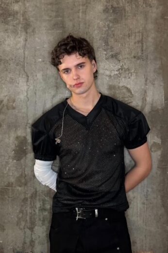 Former Roger Lupton Scholar Oliver Quinn (P 17-20) Achieves Boy Band Success